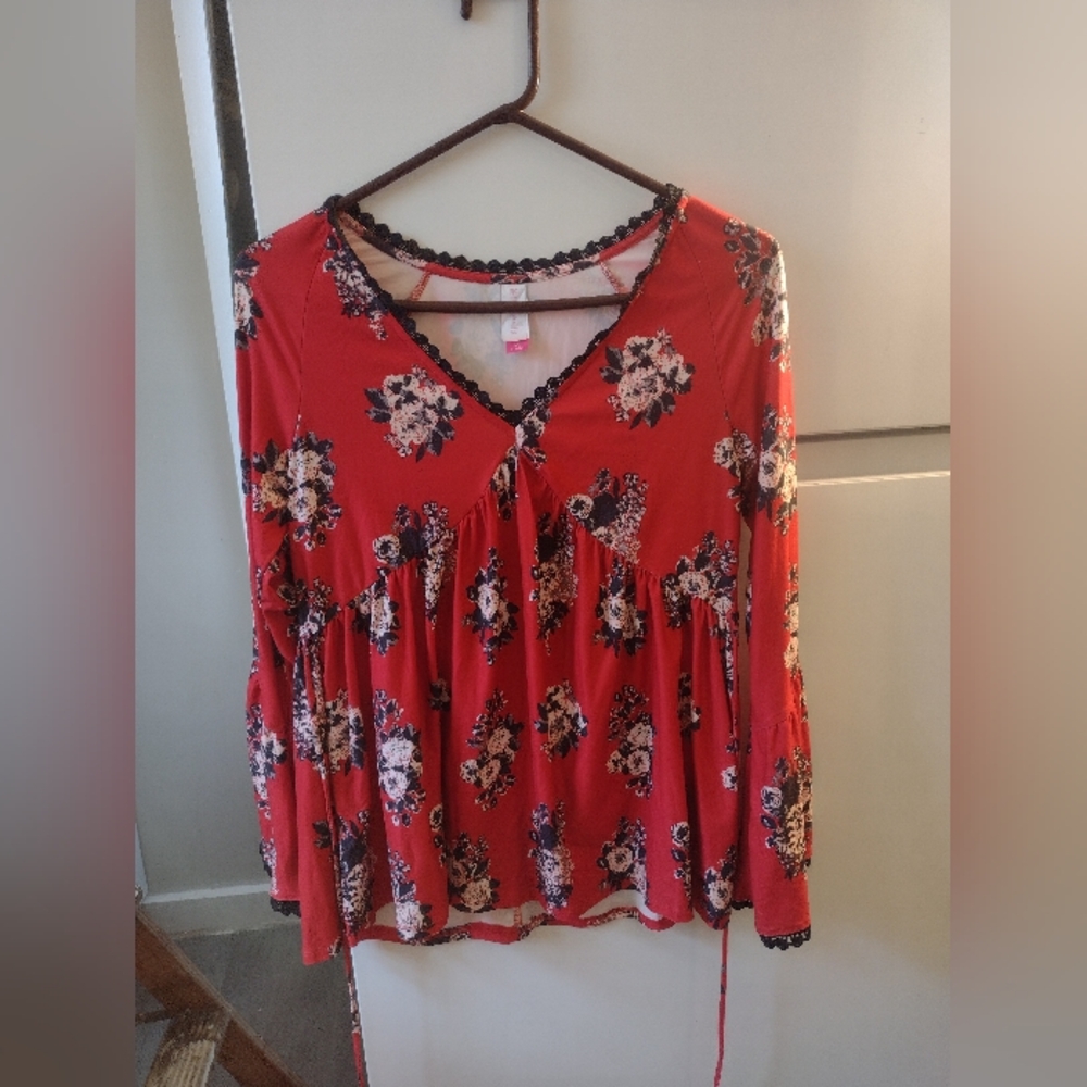 No Boundaries Red Floral V-Neck Blouse Size L/G(11-13)....